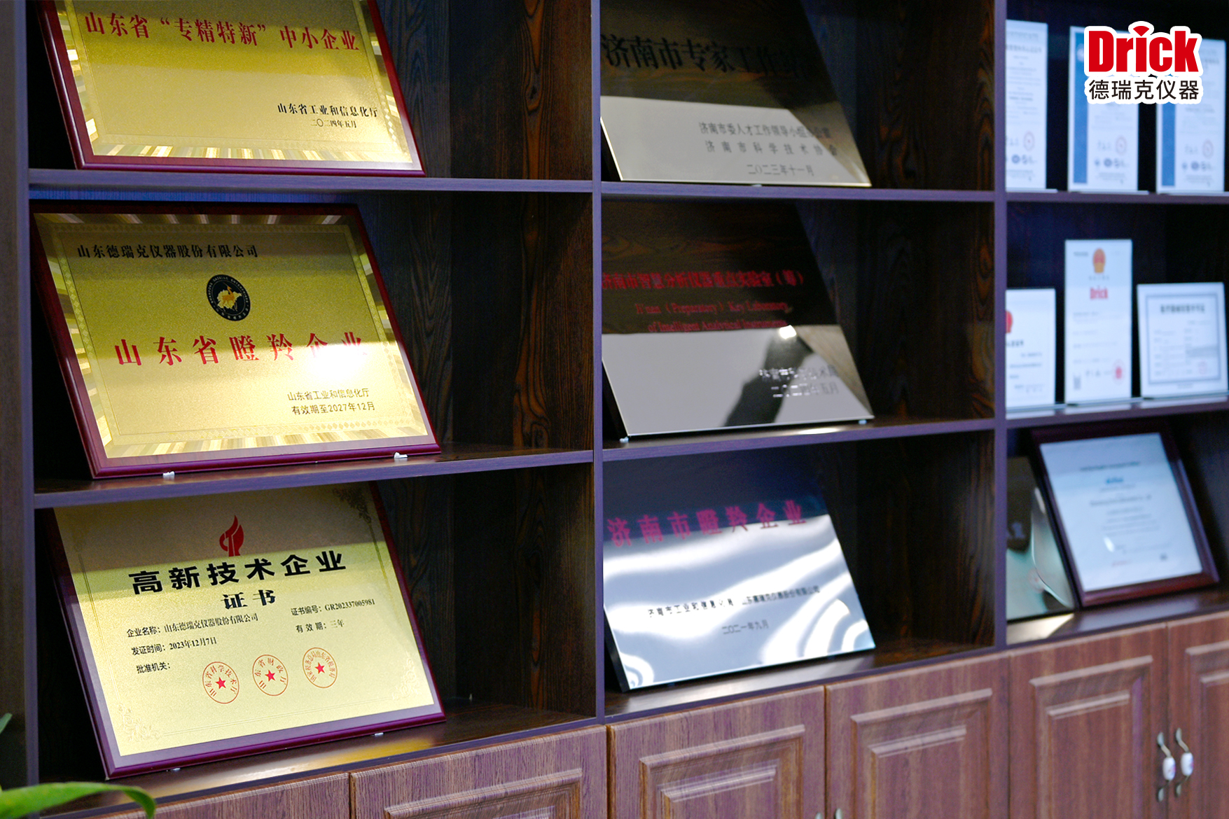 1748570898130779.jpg 02.jpg